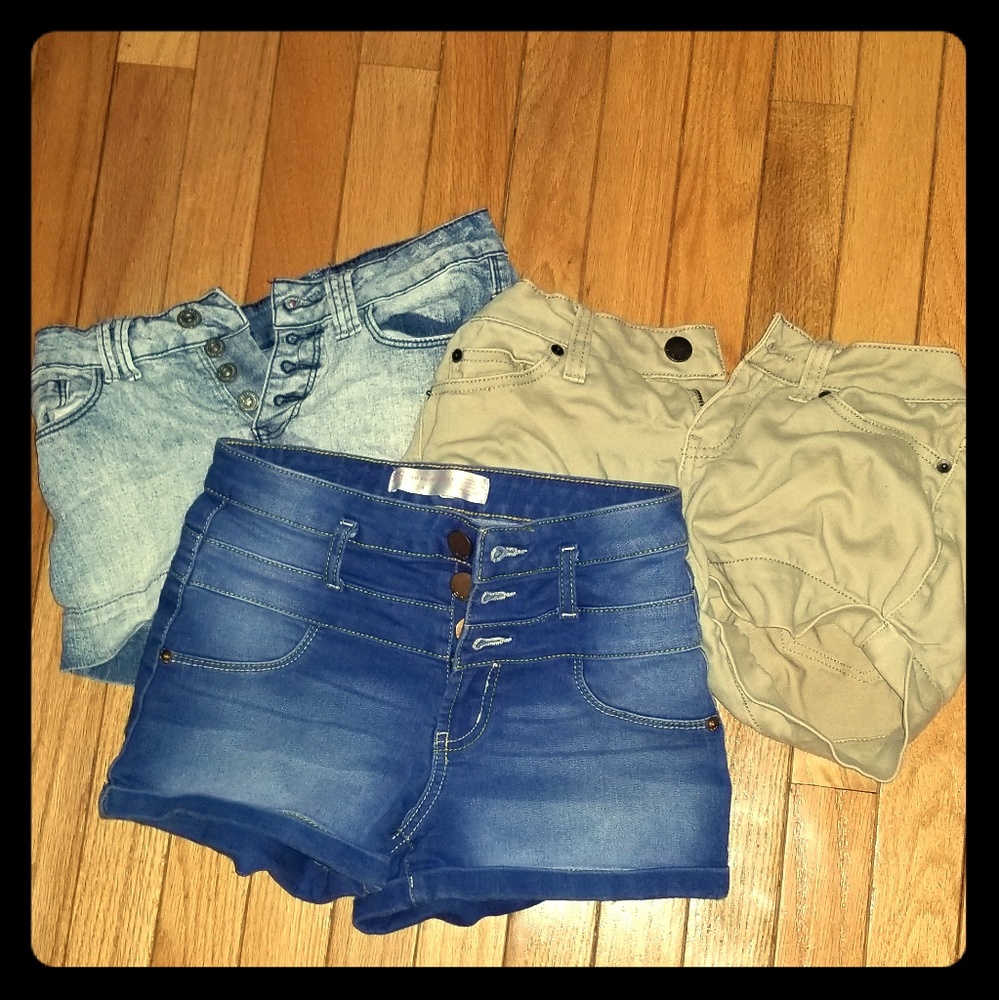 TRIPLE SET OF SHORTS